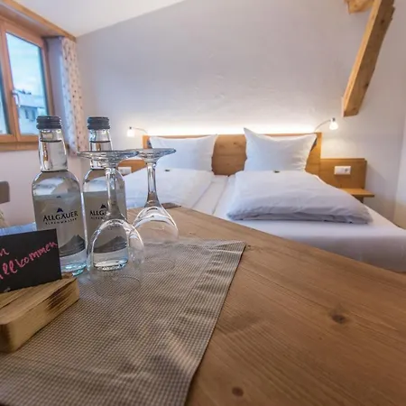 Hirsch Vorderburg Inn *